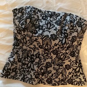 Strapless halter top: comes with optional straps